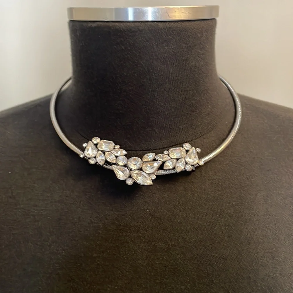 Beautiful necklace.  Stunning design. - Picture 2 of 5